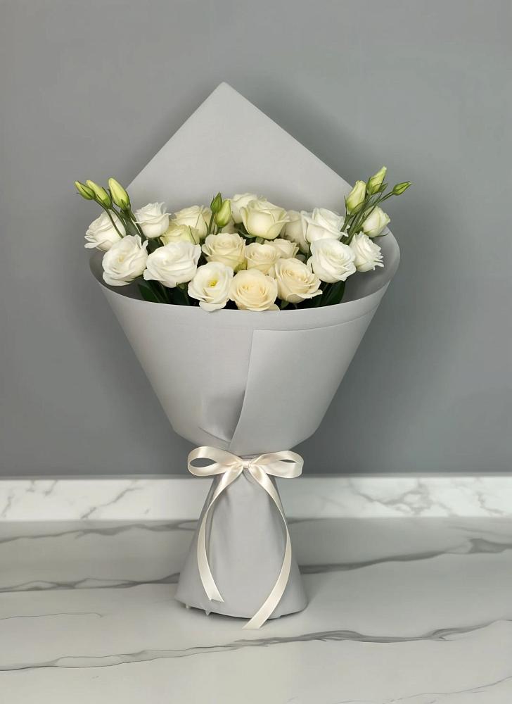 Букет цветов из: Розы и Лизиантусы в Октябрьский Башкортостан