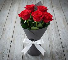 Букет 5 Красных роз Эдлесс Лав в Октябрьский Башкортостан