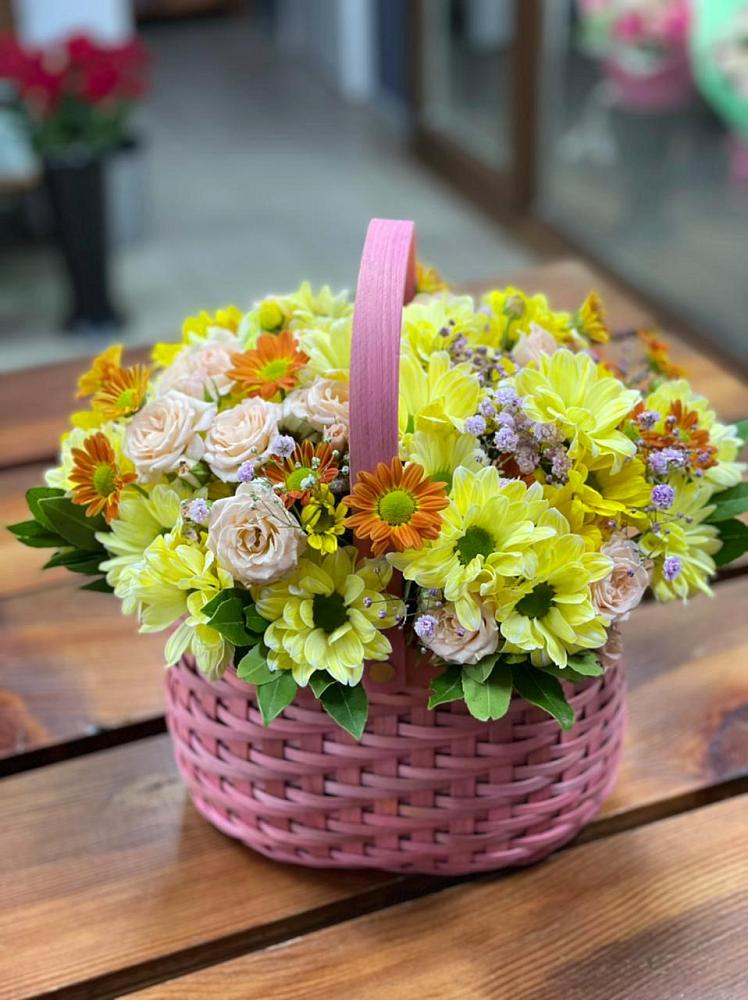 Цветочная композиция из Хризантемы и Розы в корзине в Октябрьский Башкортостан