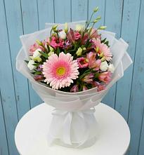 Букет цветов из:  Герберы, Альстромерии и Лизиантусы в Октябрьский Башкортостан